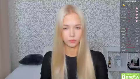 Snapshot of eshcka chatting on 10-03-25, 05:15 Megan and Brad online show from 10-03-25, 05:15