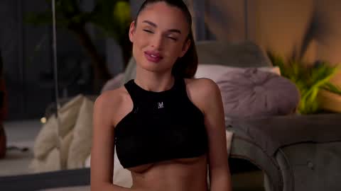 Raluca  online show from 01-24-25, 11:23