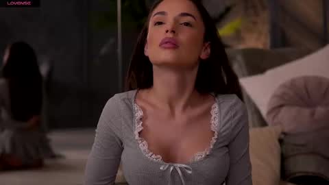 Raluca  online show from 02-12-25, 02:45