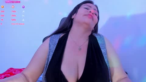 Snapshot of esmeralda_milf1 chatting on 12-03-24, 11:35 esme online show from 12-03-24, 11:35