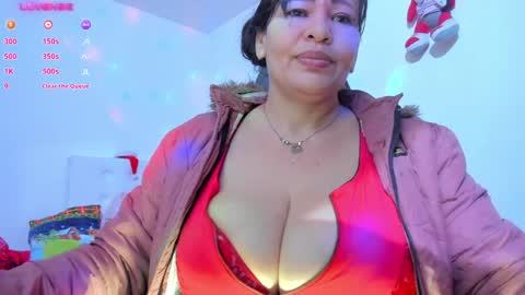 Snapshot of esmeralda_milf1 chatting on 12-19-24, 09:17 esme online show from 12-19-24, 09:17