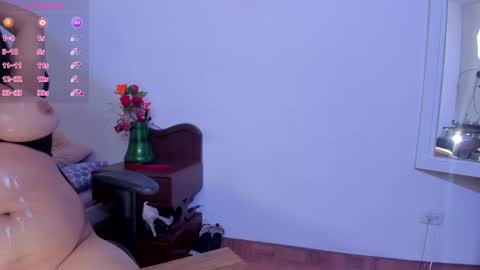 Snapshot of esmeralda_milf1 chatting on 03-04-25, 01:12 esme online show from 03-04-25, 01:12