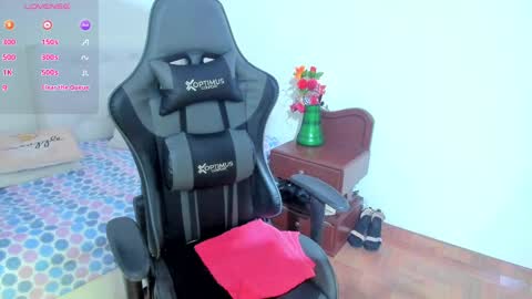 Snapshot of esmeralda_milf1 chatting on 03-09-25, 08:31 esme online show from 03-09-25, 08:31