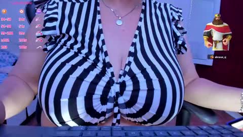 Snapshot of esmeralda_milf1 chatting on 03-12-25, 01:03 esme online show from 03-12-25, 01:03