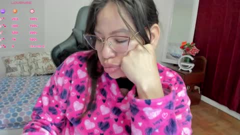 Snapshot of esmeralda_milf1 chatting on 09-18-25, 03:03 esme online show from 09-18-25, 03:03