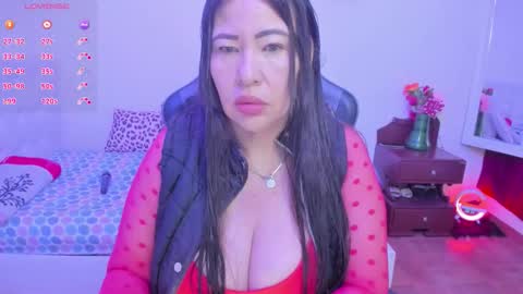 Snapshot of esmeralda_milf1 chatting on 10-05-25, 01:31 esme online show from 10-05-25, 01:31