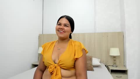 Snapshot of esmeralda_salazar chatting on 11-21-25, 07:23 Esmeralda online show from 11-21-25, 07:23