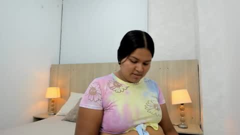 Snapshot of esmeralda_salazar chatting on 11-23-25, 07:35 Esmeralda online show from 11-23-25, 07:35