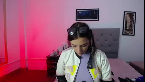 Perla online show from 11-15-25, 06:22