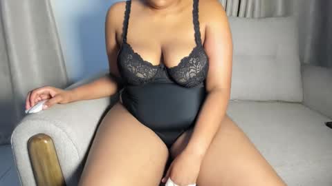 Esme online show from 10-06-25, 10:29