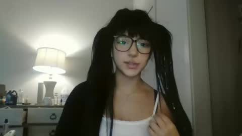 Snapshot of esoterickitten777 chatting on 11-24-25, 08:30 axe online show from 11-24-25, 08:30