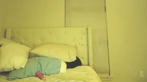 Snapshot of esoterickitten777 chatting on 01-09-26, 02:47 axe online show from 01-09-26, 02:47