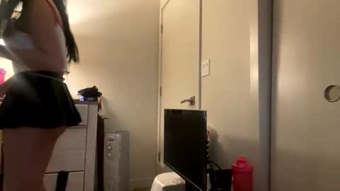 Snapshot of esoterickitten777 chatting on 01-14-26, 01:22 axe online show from 01-14-26, 01:22