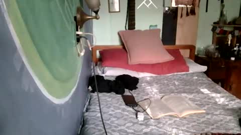 Snapshot of especuloshumeantes chatting on 12-20-25, 09:33 Gea y Uranus online show from 12-20-25, 09:33