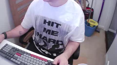 Snapshot of essex_wild chatting on 12-16-25, 09:42 Morph online show from 12-16-25, 09:42