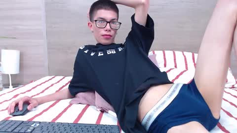 Snapshot of esteban_carlton chatting on 03-05-25, 05:50 ESTEBAN CARLTON online show from 03-05-25, 05:50