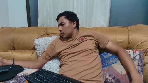 Esteban online show from 10-27-25, 05:33