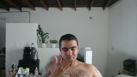 estebanmed92 online show from 11-08-25, 05:12