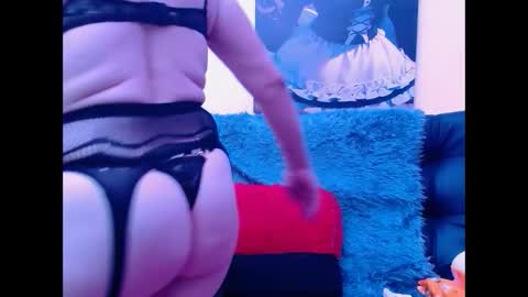 Snapshot of estefania_344 chatting on 10-22-25, 10:42 estefania_344 online show from 10-22-25, 10:42