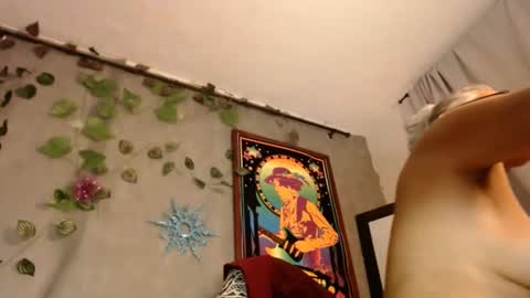 Snapshot of estelamaris1 chatting on 01-06-25, 12:27 estelamaris online show from 01-06-25, 12:27