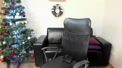 Estella Miles online show from 01-07-25, 10:01