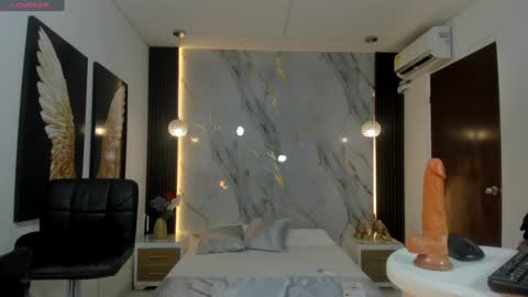 Estephany online show from 01-17-25, 01:56