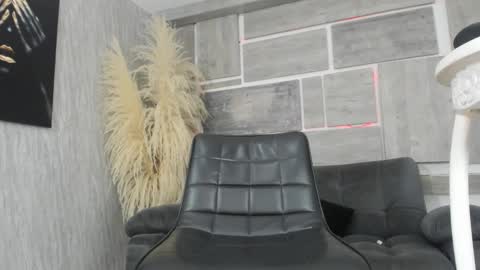 Estephany online show from 10-21-25, 02:12