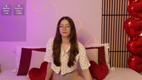 Ester online show from 02-12-25, 09:54