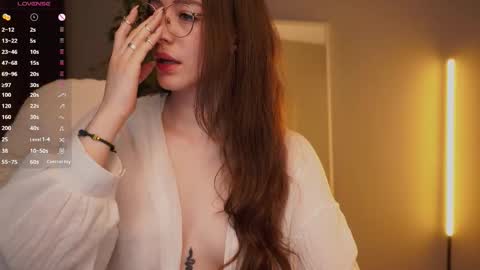 Snapshot of ester_hill chatting on 11-28-25, 01:30 Ester online show from 11-28-25, 01:30