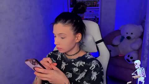 Snapshot of estercollins chatting on 02-04-25, 11:49 Ester online show from 02-04-25, 11:49