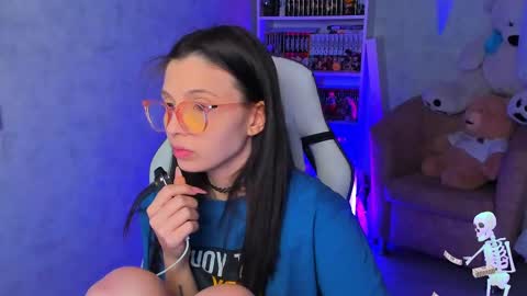 Snapshot of estercollins chatting on 03-09-25, 01:14 Ester online show from 03-09-25, 01:14