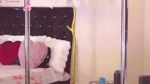 Esthera   online show from 02-13-25, 05:37