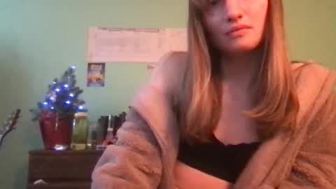 Snapshot of esthergreyplus chatting on 12-28-24, 08:15 Esther Grey online show from 12-28-24, 08:15