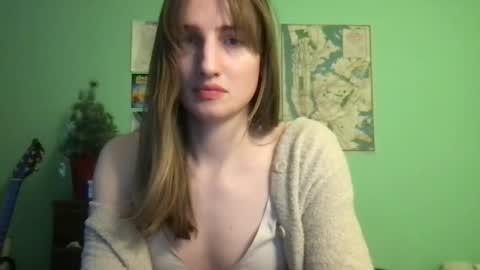Snapshot of esthergreyplus chatting on 01-29-25, 12:33 Esther Grey online show from 01-29-25, 12:33