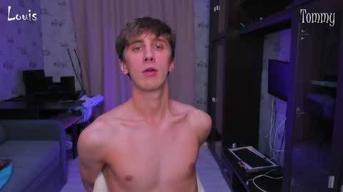 Snapshot of esthetics_boys chatting on 12-17-24, 03:50 LOUIS online show from 12-17-24, 03:50