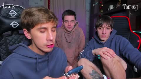 Snapshot of esthetics_boys chatting on 01-05-25, 12:09 LOUIS online show from 01-05-25, 12:09