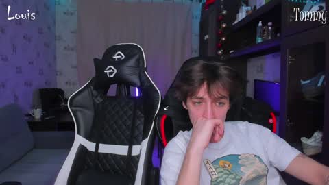 Snapshot of esthetics_boys chatting on 01-19-25, 03:18 LOUIS online show from 01-19-25, 03:18