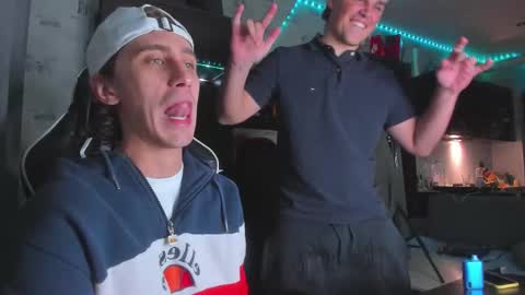 Snapshot of esthetics_boys chatting on 09-29-25, 10:36 LOUIS online show from 09-29-25, 10:36