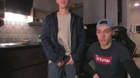 LOUIS online show from 12-14-25, 08:24