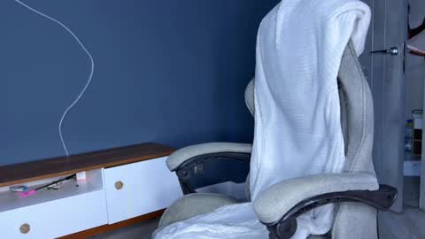 Snapshot of estremecerse chatting on 01-18-25, 12:04 Alex online show from 01-18-25, 12:04