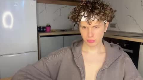 Snapshot of estremecerse chatting on 03-01-26, 11:56 Alex online show from 03-01-26, 11:56