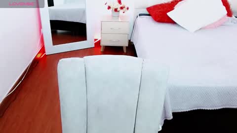 Snapshot of eternal_moonqs chatting on 10-06-25, 07:44 Moon online show from 10-06-25, 07:44