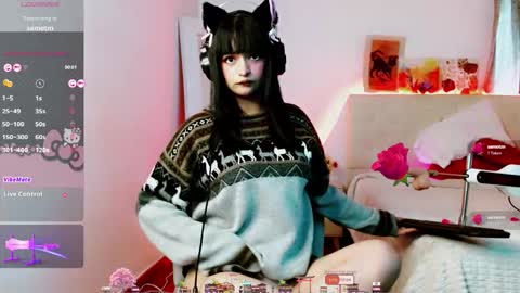 Snapshot of eternal_moonqs chatting on 11-10-25, 08:30 Moon online show from 11-10-25, 08:30