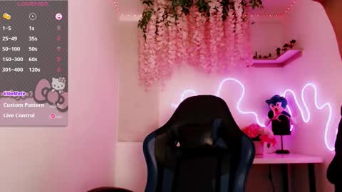 Snapshot of eternal_moonqs chatting on 12-15-25, 08:02 Moon online show from 12-15-25, 08:02