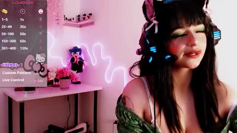 Snapshot of eternal_moonqs chatting on 01-05-26, 10:35 Moon online show from 01-05-26, 10:35