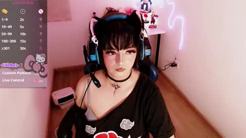 Snapshot of eternal_moonqs chatting on 02-05-26, 10:03 Moon online show from 02-05-26, 10:03