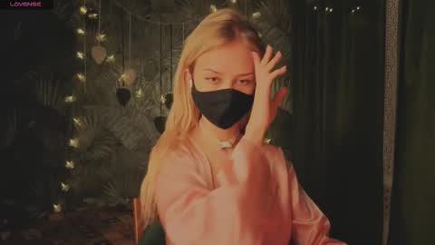 Snapshot of eternalophelia chatting on 02-16-26, 11:23 Sophia online show from 02-16-26, 11:23