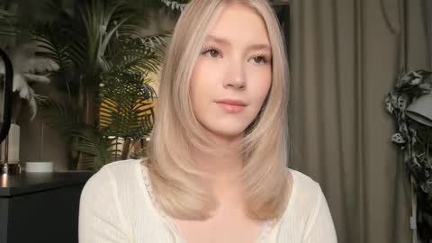 Natalie online show from 12-15-25, 05:44