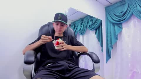 Snapshot of ethan_boy_ chatting on 12-12-24, 09:04 Ethan online show from 12-12-24, 09:04