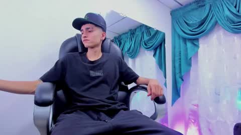 Snapshot of ethan_boy_ chatting on 12-17-24, 01:07 Ethan online show from 12-17-24, 01:07